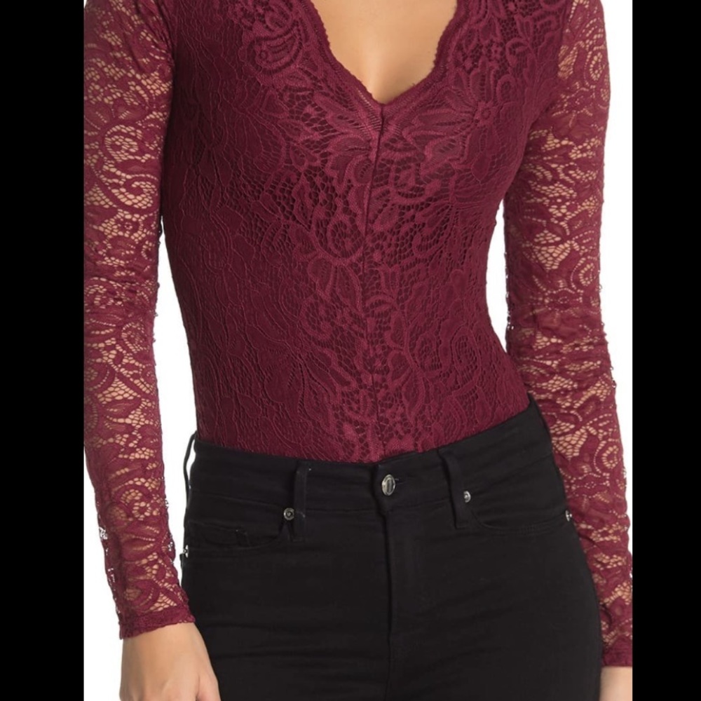 Socialite lace bodysuit in women’s size medium